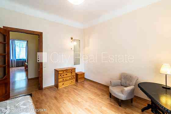 Реновированный дом, вход со двора, бельэтаж, лестничная клетка после Rīga