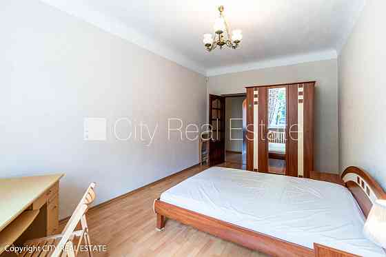 Реновированный дом, вход со двора, бельэтаж, лестничная клетка после Rīga