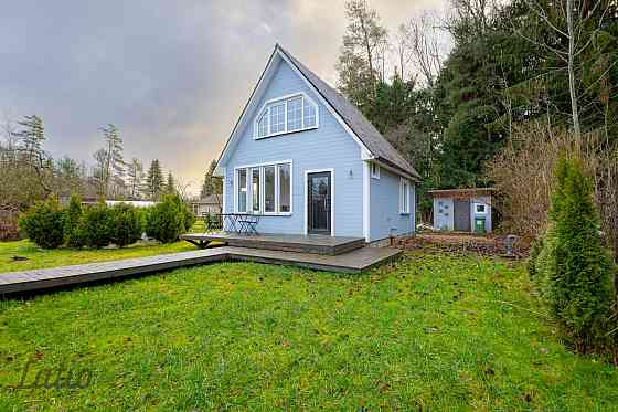 Vissezonas māja ar pirti.
Piedāvājumā kopts īpašums Jāņupē, gatavs dzīvošanai bez papildu ieguldījum Olaine