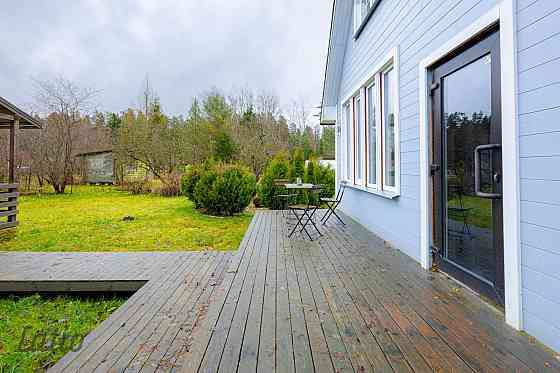 Vissezonas māja ar pirti.
Piedāvājumā kopts īpašums Jāņupē, gatavs dzīvošanai bez papildu ieguldījum Olaine