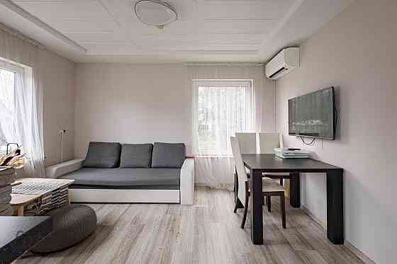 Vissezonas māja ar pirti.
Piedāvājumā kopts īpašums Jāņupē, gatavs dzīvošanai bez papildu ieguldījum Olaine