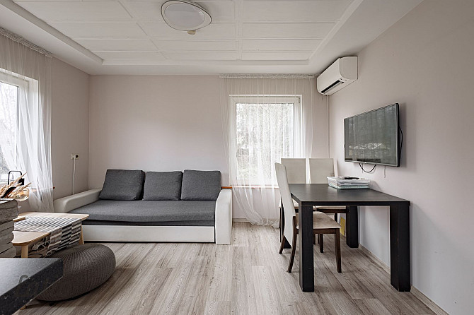 Vissezonas māja ar pirti.
Piedāvājumā kopts īpašums Jāņupē, gatavs dzīvošanai bez Olaine - foto 5