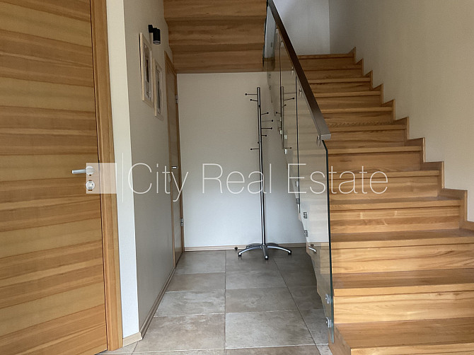 Dzīvokļu skaits ēkā  4 gab., keramzīta bloku sienas 0,42 cm, zaļā teritorija, slēgts Jūrmala - foto 11