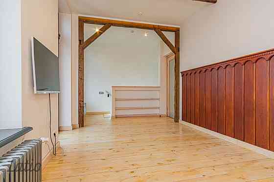 Tiek piedāvāta  no 01.02.2026  ilgtermiņa īrē   daļēji mēbelētu trīsstāvu rindu māja Kīpsalā ar skat Рига