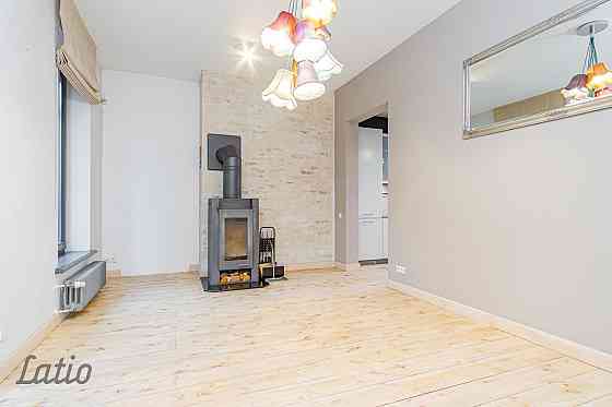 Tiek piedāvāta  no 01.02.2026  ilgtermiņa īrē   daļēji mēbelētu trīsstāvu rindu māja Kīpsalā ar skat Рига