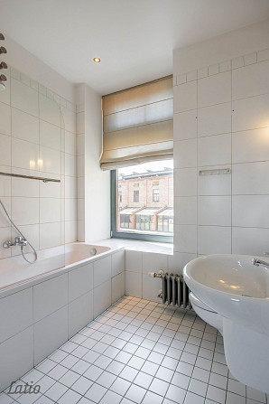 Tiek piedāvāta  no 01.02.2026  ilgtermiņa īrē   daļēji mēbelētu trīsstāvu rindu māja Kīpsalā ar skat Рига - изображение 5