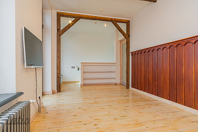 Tiek piedāvāta  no 01.02.2026  ilgtermiņa īrē   daļēji mēbelētu trīsstāvu rindu māja Kīpsalā ar skat Рига - изображение 3