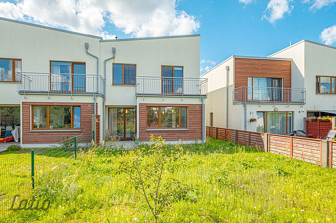 Izīrē skaistu, plašu daļēji mēbelētu māju privātmāju ciematā Piņķos.
Mājas pirmajā stāvā ir izvietot Рижский район - изображение 2