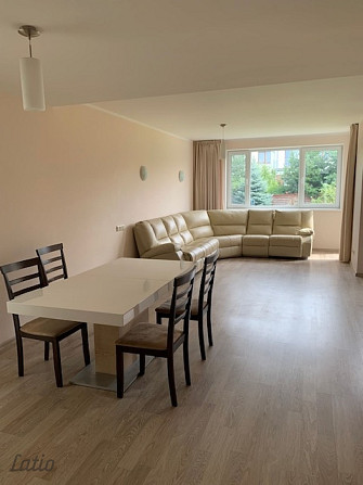 Izīrē skaistu, plašu daļēji mēbelētu māju privātmāju ciematā Piņķos.
Mājas pirmajā stāvā ir izvietot Рижский район - изображение 5