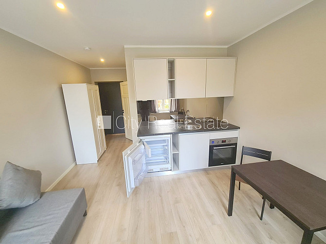 Здание во дворе, реновированный дом, закрытый двор, вход со двора, лестничная Рига - изображение 4