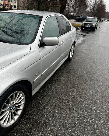 530d 3.0l в торг. Есть косячки разные не значительные, в соответствии с годом машины. Передние... Rīga - foto 4
