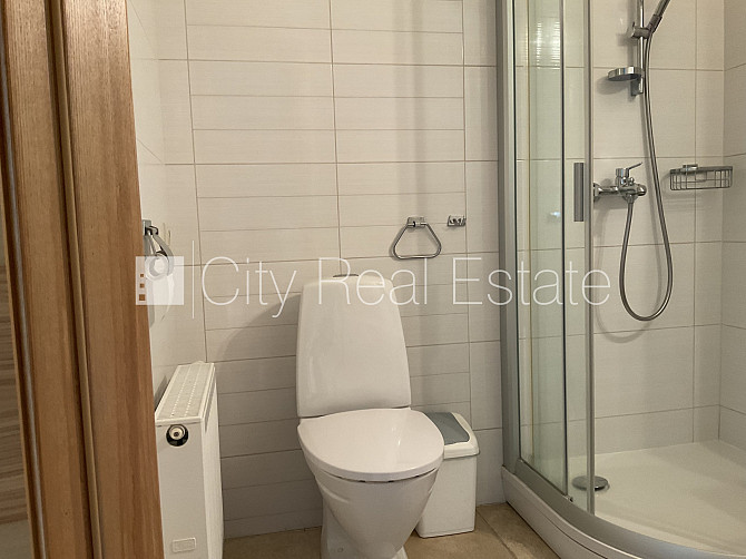 Фасадный дом, реновированный дом, вход с улицы, лифт, лестничная клетка после Рига - изображение 12