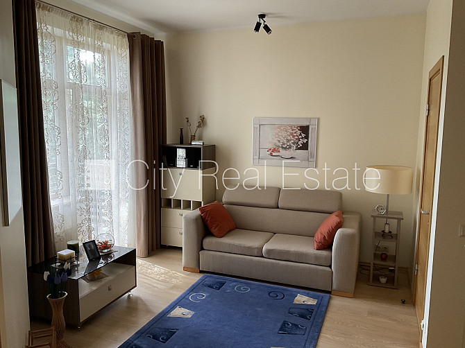 Фасадный дом, реновированный дом, вход с улицы, лифт, лестничная клетка после Рига - изображение 19