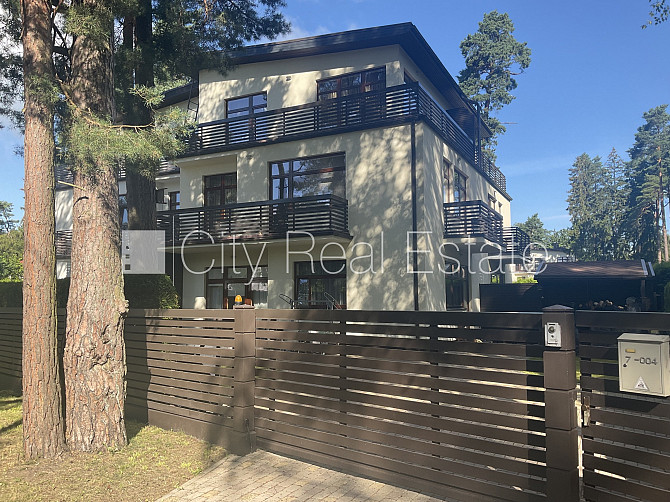 Фасадный дом, реновированный дом, вход с улицы, лифт, лестничная клетка после Рига - изображение 1