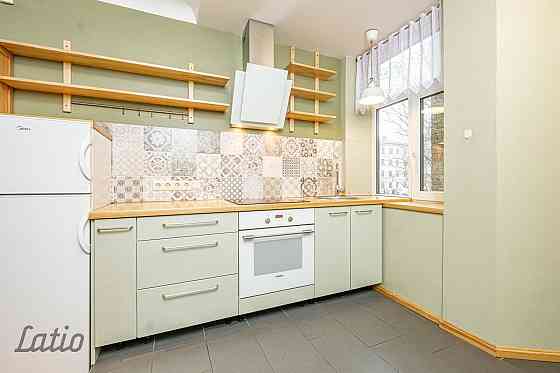 Izīrē 1 ist. dzīvokli pēc kapitāla remonta.  Dzīvoklī ir atsevišķa vannasistaba ar dušu, liels siena Rīga