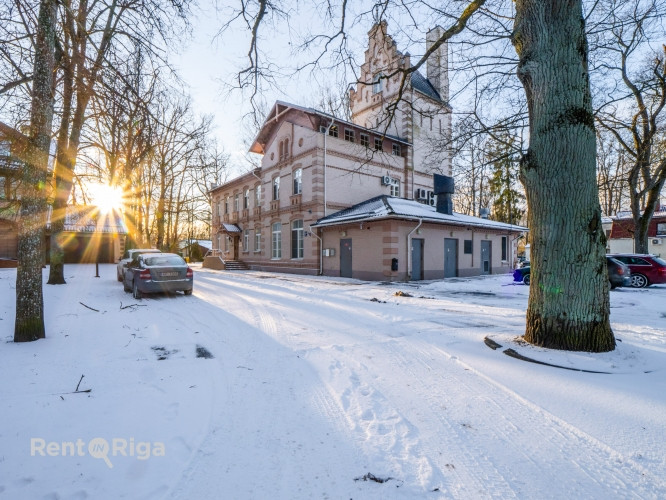 Nomai tiek piedāvāts birojs renovētā ēkā ar stāvvietām un ērtu infrastruktūru.  + Ēkas Rīga - foto 1