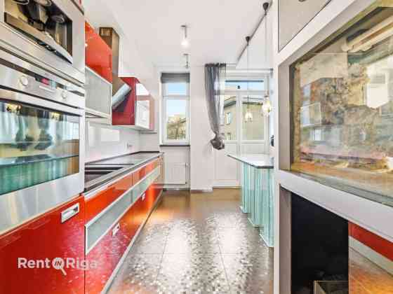 A three-room apartment is available in the center of Riga. The property is located in a green and ra Rīga