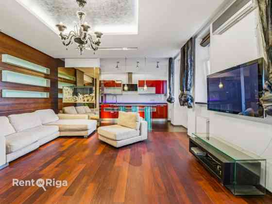 A three-room apartment is available in the center of Riga. The property is located in a green and ra Rīga