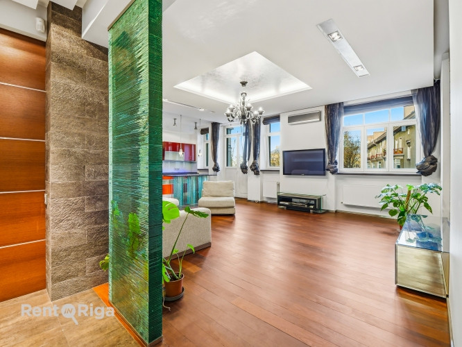 Rīgas centrā pieejams trīsistabu dzīvoklis. Īpašums atrodas zaļā un strauji augošā Rīga - foto 6