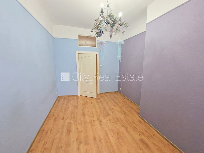 Фасадный дом, реновированный дом, территория обнесена забором, место для машины, Рига - изображение 10