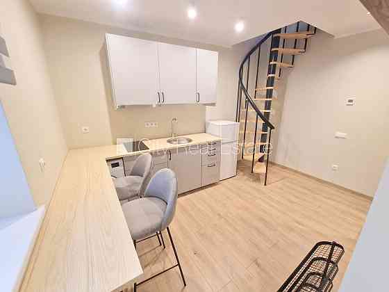 Частный дом, дом во дворе, реновированный дом, охраняемый двор, вход со двора, окна Rīga