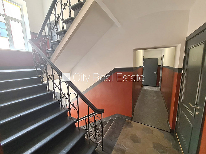 Fasādes māja, renovēta māja, slēgts pagalms, ieeja no ielas un pagalma, kāpņu telpa pēc Rīga - foto 15