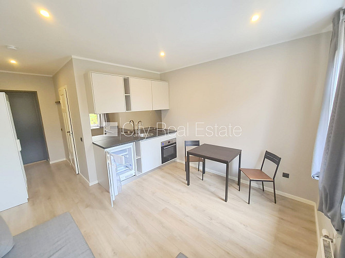 Fasādes māja, renovēta māja, slēgts pagalms, ieeja no ielas un pagalma, kāpņu telpa pēc Rīga - foto 1