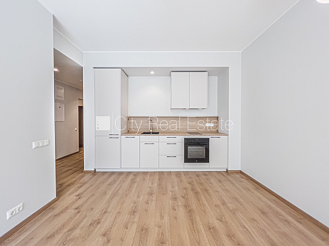 Здание во дворе, реновированный дом, закрытая территория, возможность аренды Рига - изображение 1