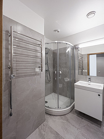 Здание во дворе, реновированный дом, закрытая территория, возможность аренды Рига - изображение 17