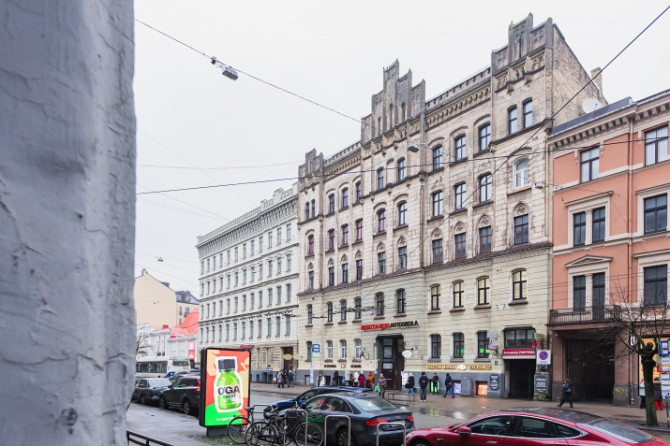 Pieejams ekskluzīvs dzīvoklis īstermiņa īrei Merķeļa ielā 8. Dzīvoklis ir pilnībā Rīga - foto 1