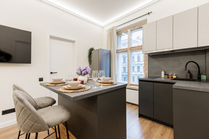 Pieejams ekskluzīvs dzīvoklis īstermiņa īrei Merķeļa ielā 8. Dzīvoklis ir pilnībā Rīga - foto 4