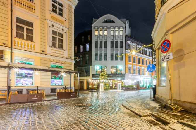 Audēju ielā 2 pieejams ekskluzīvs dzīvoklis īstermiņa īrei. Dzīvoklī ir divas plašas Rīga - foto 1