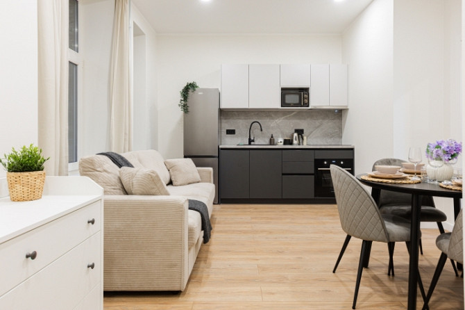 Pieejams ekskluzīvs dzīvoklis īstermiņa īrei Merķeļa ielā 8. Dzīvoklis ir pilnībā Rīga - foto 4