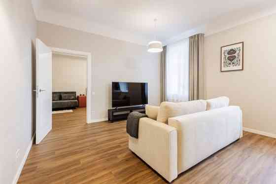 Двухкомнатная квартира доступна для краткосрочной аренды на улице Дзирнаву, в Rīga