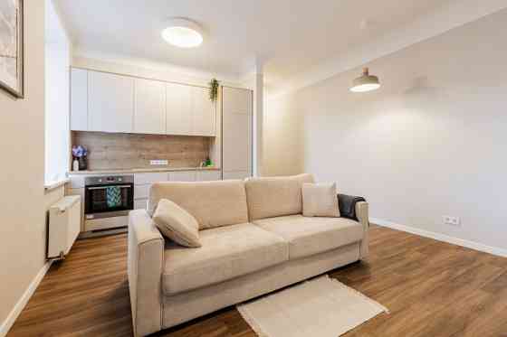 Двухкомнатная квартира доступна для краткосрочной аренды на улице Дзирнаву, в Rīga