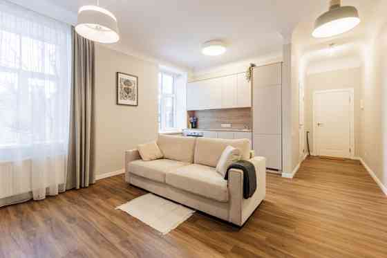 Двухкомнатная квартира доступна для краткосрочной аренды на улице Дзирнаву, в Rīga