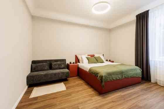 Двухкомнатная квартира доступна для краткосрочной аренды на улице Дзирнаву, в Rīga