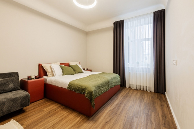 ieejams 2 istabu dzīvoklis Dzirnavu ielā, pašā Rīgas centrā. Aktīva apkārtne, taču Rīga - foto 7