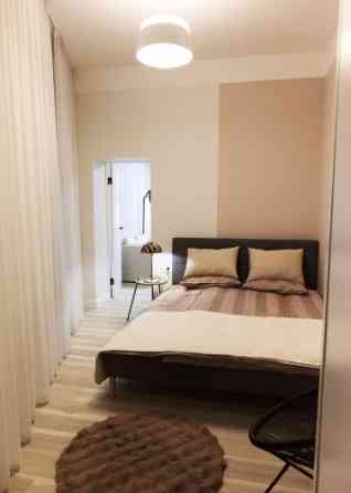 Двухкомнатная квартира доступна для краткосрочной аренды на улице Дзирнаву, в Rīga