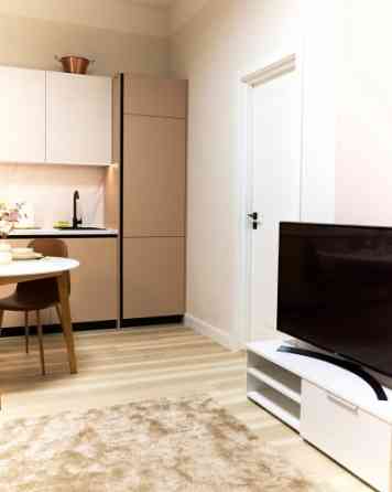 Двухкомнатная квартира доступна для краткосрочной аренды на улице Дзирнаву, в Rīga