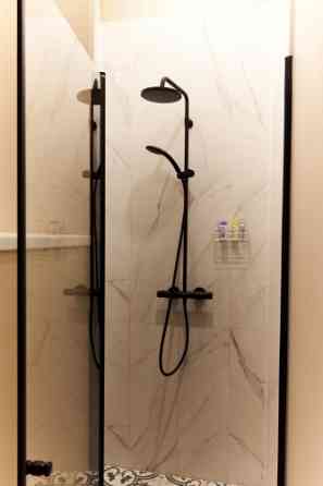 Двухкомнатная квартира доступна для краткосрочной аренды на улице Дзирнаву, в Rīga