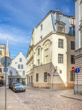 Pieejams elegants, plašs dzīvoklis īstermiņa īrei Vecrīgā, Mazā Monētu ielā. Dzīvoklis Rīga - foto 1