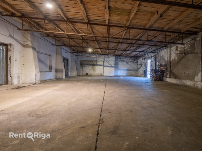 Noliktavas telpas ilgtermiņa nomai  300 m, tuvu Rīgas centram  Piedāvājam funkcionālas Rīga - foto 2