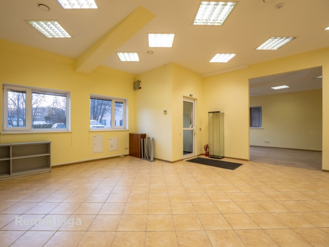 Reta iespēja īrēt telpas klusajā centrā, parka zonā, ar ērtu autostāvvietu, Kr. Barona un Rīga - foto 3