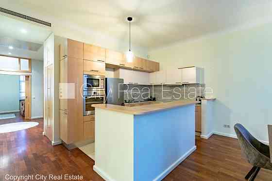 Фасадный дом, реновированный дом, благоустроенный озеленённый двор, закрытый Рига