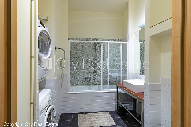 Фасадный дом, реновированный дом, благоустроенный озеленённый двор, закрытый Рига - изображение 17