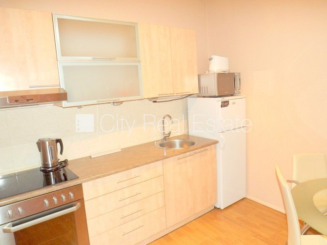 Земля в собственности, фасадный дом, место для машины, вход с улицы, лифт, лоджия 4 Рига - изображение 10