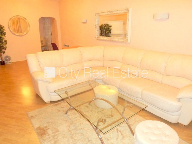 Земля в собственности, фасадный дом, место для машины, вход с улицы, лифт, лоджия 4 Рига - изображение 3