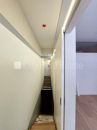 Jaunceltne, pagalma ēka, energo efektīva māja, ieeja no pagalma, puspagrabs, ir lifts, logi Rīga - foto 16