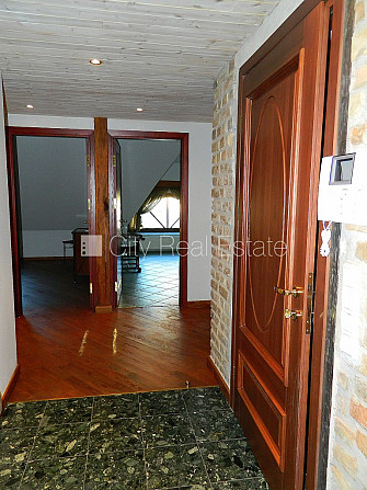 Реновированный дом, место для машины, лифт, балкон, количество спален 2 шт., Рига - изображение 14